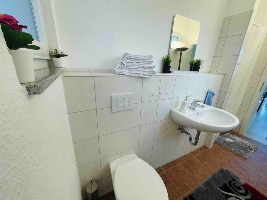 Schoenes Bungalow, Check-In Kontaktlos, Zentral ドゥイスブルグ エクステリア 写真